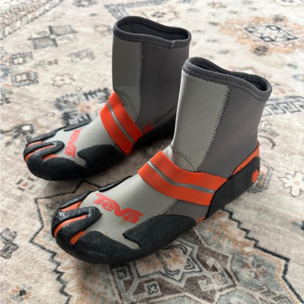 Teva P2 Technical Water Shoes‎ - Kids Size 4 (Fits Women’s 6) - Grey & Orange